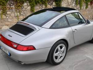 Imagen 4/15 de Porsche 911 Carrera (1996)