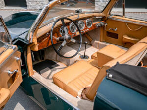 Image 2/50 of Aston Martin DB 2&#x2F;4 Mk I DHC (1954)
