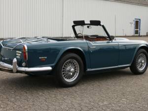 Image 6/74 of Triumph TR 250 (1968)