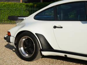 Image 30/50 of Porsche 911 Turbo 3.3 (1986)