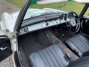 Image 33/37 of Mercedes-Benz 230 SL (1964)