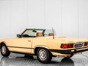 Image 2/34 of Mercedes-Benz 380 SL (1982)