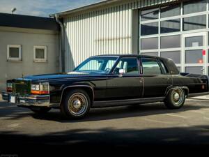 Image 36/38 de Cadillac Brougham Elegance (1988)