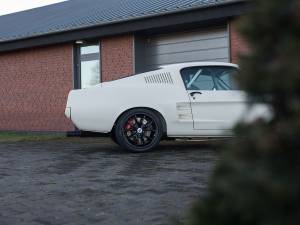 Image 11/50 of Ford Mustang Custom (1967)