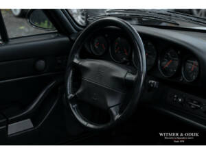 Image 25/32 of Porsche 911 Carrera 4S (1996)