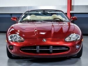 Image 3/7 de Jaguar XK8 4.0 (1997)