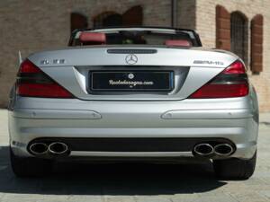 Image 11/50 of Mercedes-Benz SL 55 AMG (2002)