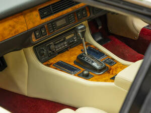 Image 21/50 of Jaguar XJS 6.0 (1993)