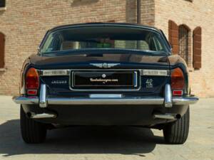 Image 8/50 de Jaguar XJ 6 4.2 (1972)