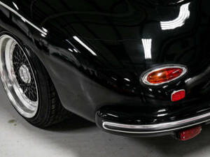 Image 20/25 of Porsche 356 A 1600 Speedster (1995)