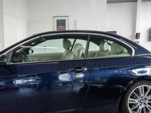 Image 31/31 of BMW 320i (2008)
