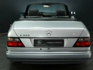 Immagine 5/30 di Mercedes-Benz E 320 &quot;Final Edition&quot; (1997)