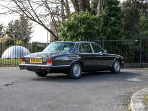 Bild 26/48 von Jaguar XJ 6 4.2 (1985)
