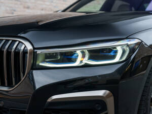 Imagen 8/36 de BMW M760Li xDrive (2019)