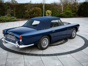 Image 6/14 of Aston Martin DB 4 Convertible (1963)