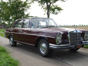 Image 3/58 of Mercedes-Benz 280 SE (1968)