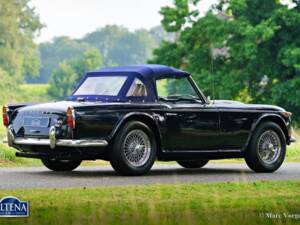 Immagine 17/36 di Triumph TR 4A IRS (1966)