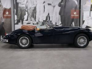 Image 4/43 of Jaguar XK 140 DHC (1957)