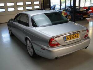 Image 35/50 of Jaguar XJ 8 4.2 (2007)