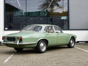 Image 13/30 of Jaguar XJ 6 4.2 (1970)