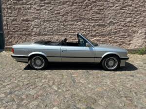 Image 5/29 of BMW 318i (1991)