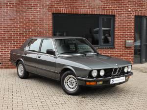 Image 4/68 of BMW 528i (1985)