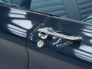 Image 15/15 of Chevrolet Corvair Monza Convertible (1964)