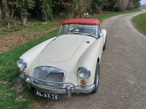 Image 5/6 of MG MGA 1600 (1961)