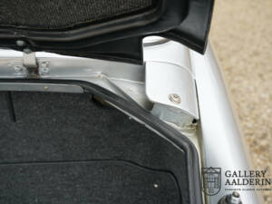 Image 31/50 of Ferrari 250 GT&#x2F;E (1964)