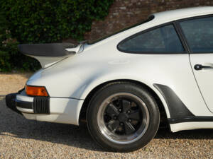 Image 46/50 of Porsche 911 Turbo 3.3 (1986)