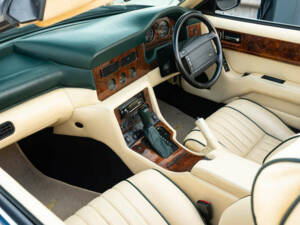 Image 46/50 of Aston Martin Virage Volante (1993)