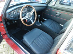 Image 2/75 of MG MGB GT (1969)