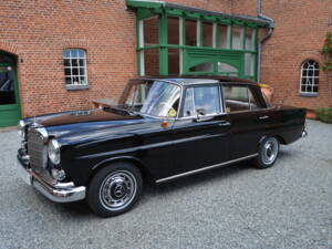 Image 1/15 of Mercedes-Benz 190 c (1964)