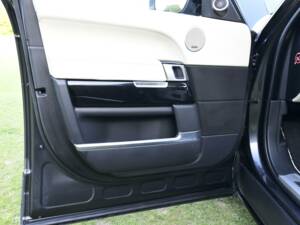 Bild 43/50 von Land Rover Range Rover Autobiography SDV8 (2017)