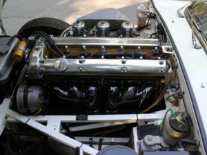 Image 16/18 of Jaguar E-Type 4.2 (1965)