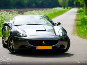 Image 28/85 de Ferrari California (2010)