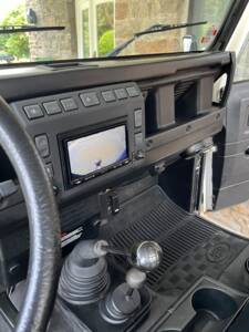 Image 15/16 de Land Rover Defender 130 Td5 Crew Cab (2005)