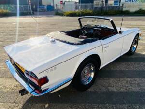 Image 28/50 of Triumph TR 6 (1976)