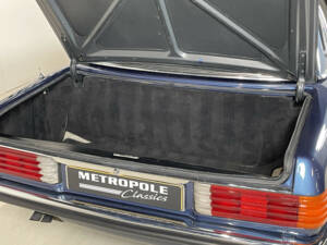 Image 21/28 de Mercedes-Benz 500 SL (1983)