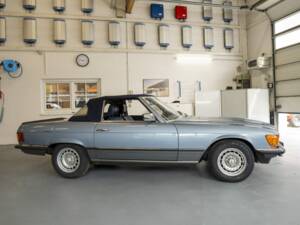 Immagine 6/33 di Mercedes-Benz 500 SL (1985)