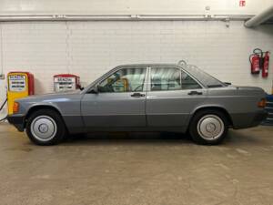 Image 1/22 of Mercedes-Benz 190 E 2.3 (1992)