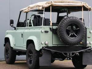 Image 25/41 of Land Rover 90 (1990)