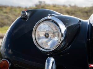 Immagine 22/47 di Jaguar XK 140 DHC (1956)