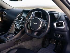 Image 27/51 de Aston Martin DBS Superleggera Volante (2020)
