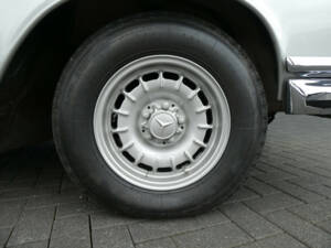 Image 28/31 of Mercedes-Benz 280 SE 3,5 (1970)