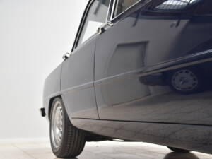 Image 13/28 of Alfa Romeo Giulia Super 1.3 (1973)