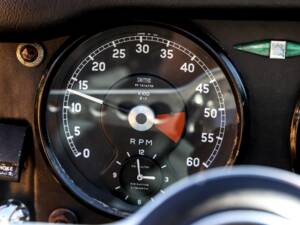 Image 15/27 of Jaguar E-Type (1968)