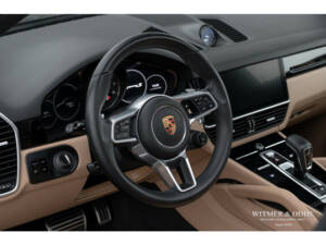 Image 8/37 of Porsche Cayenne S (2018)