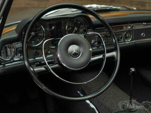 Image 12/18 of Mercedes-Benz 280 SL (1968)