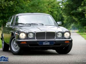 Image 7/57 de Jaguar XJ 12 (1986)